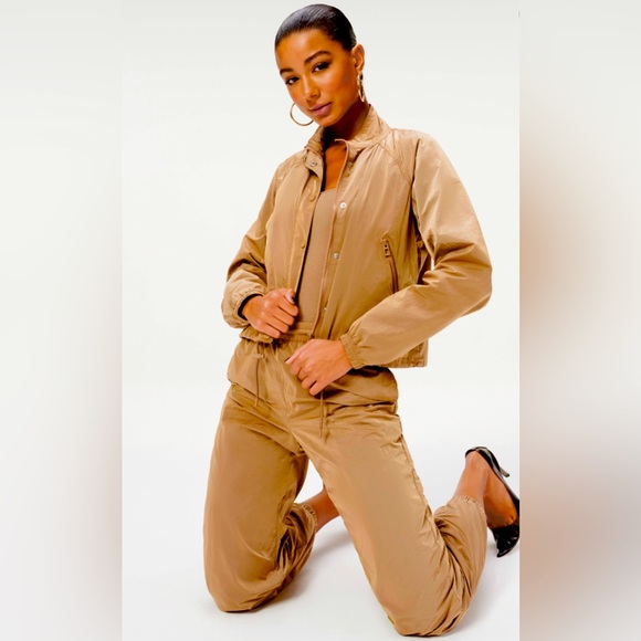 GOOD AMERICAN ESSENTIAL TRACK JACKET ADJUSTABLE POCKETS SIZE SMALL BROWN TAN NWT - Picture 12 of 14